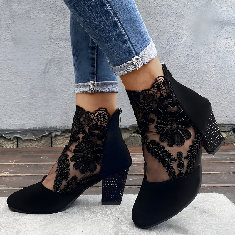 Black (Almost sold out) / 12