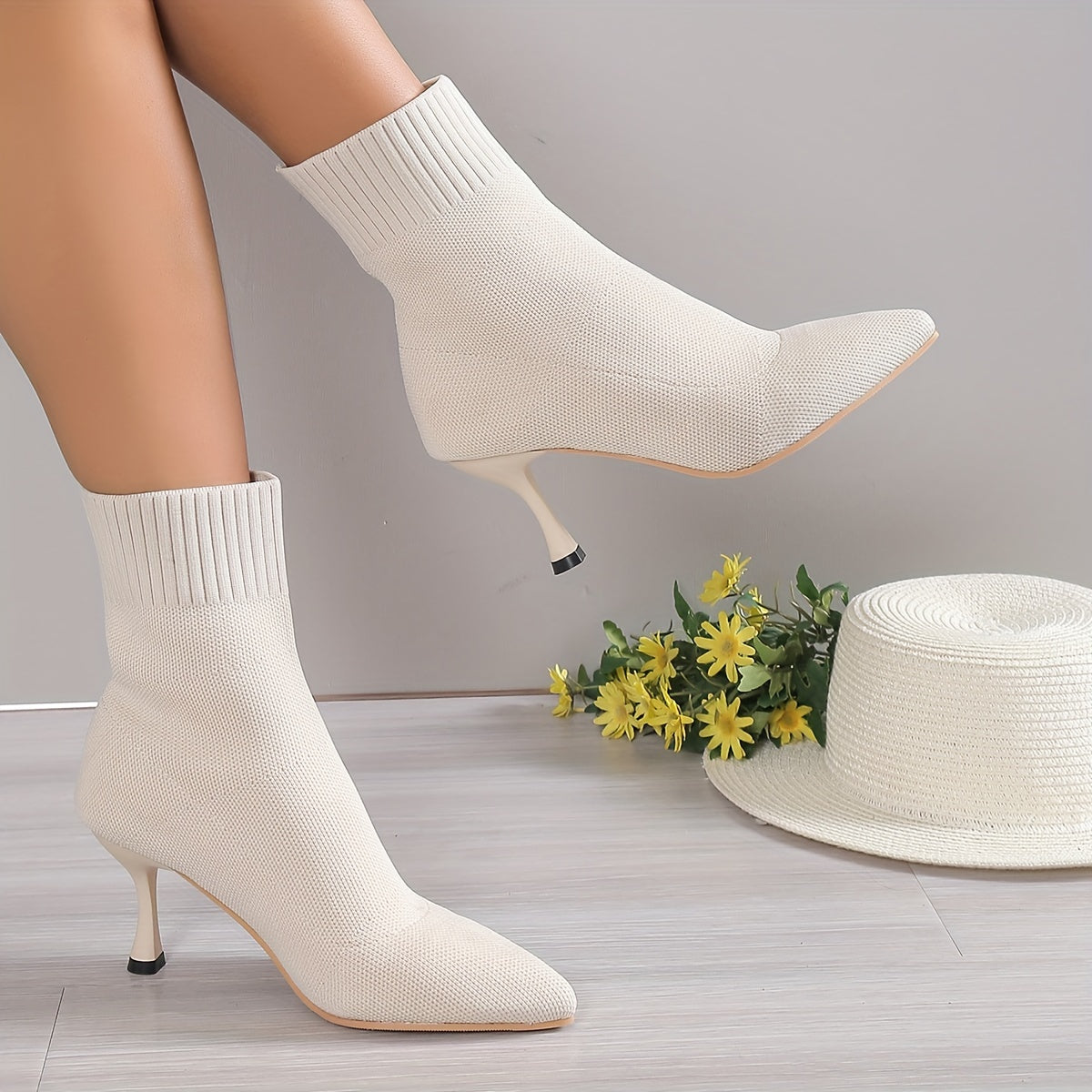 Beige / US 10