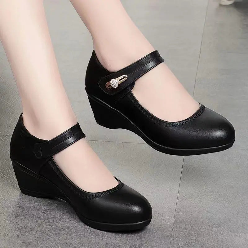 Black / 10